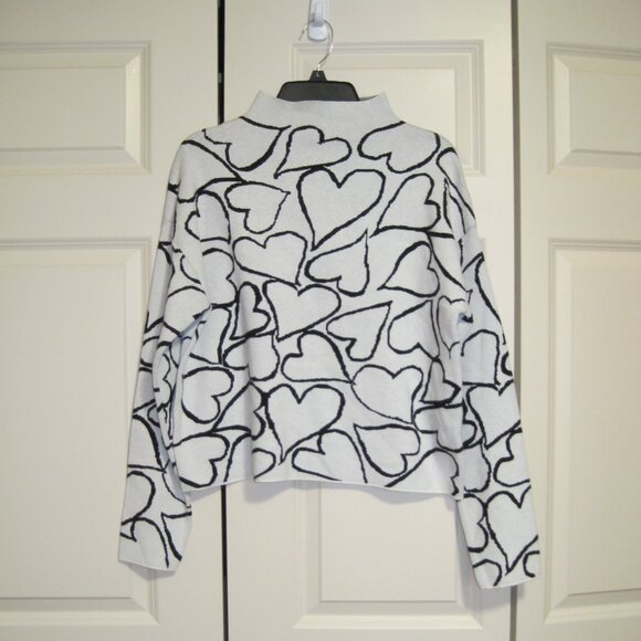 Tahari Sweaters - Tahari White and Black Heart Pattern Turtleneck Sweater